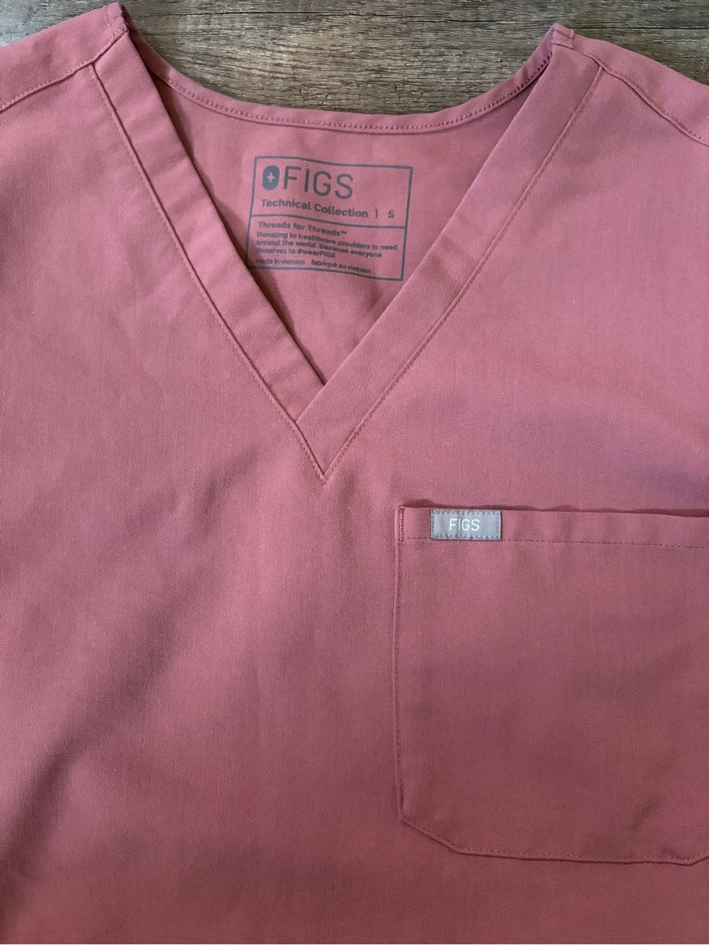 Figs V‑Neck Scrub Top in Dusty Pink